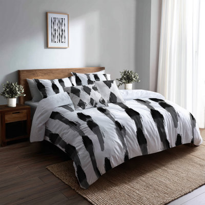 Modern Bedding Set Of 5 Pcs - Black Minimal Ikat Duvet Cover And Throw Pillow Set