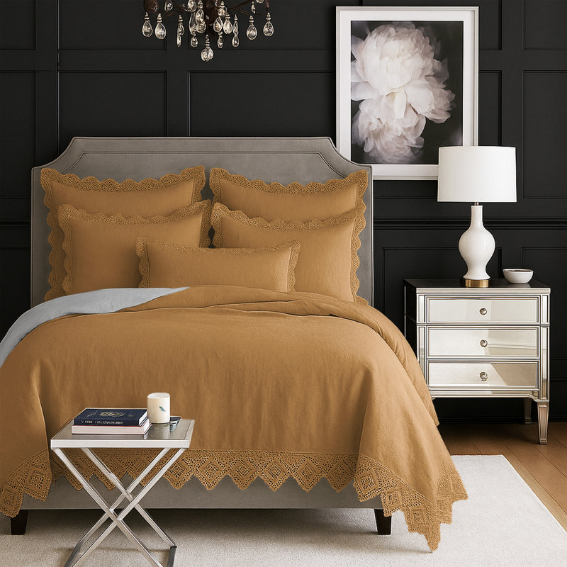 Ensemble de couvre-lit en coton doré Elsie 6 pièces, Couvre-lit double + cinq pièces supplémentaires