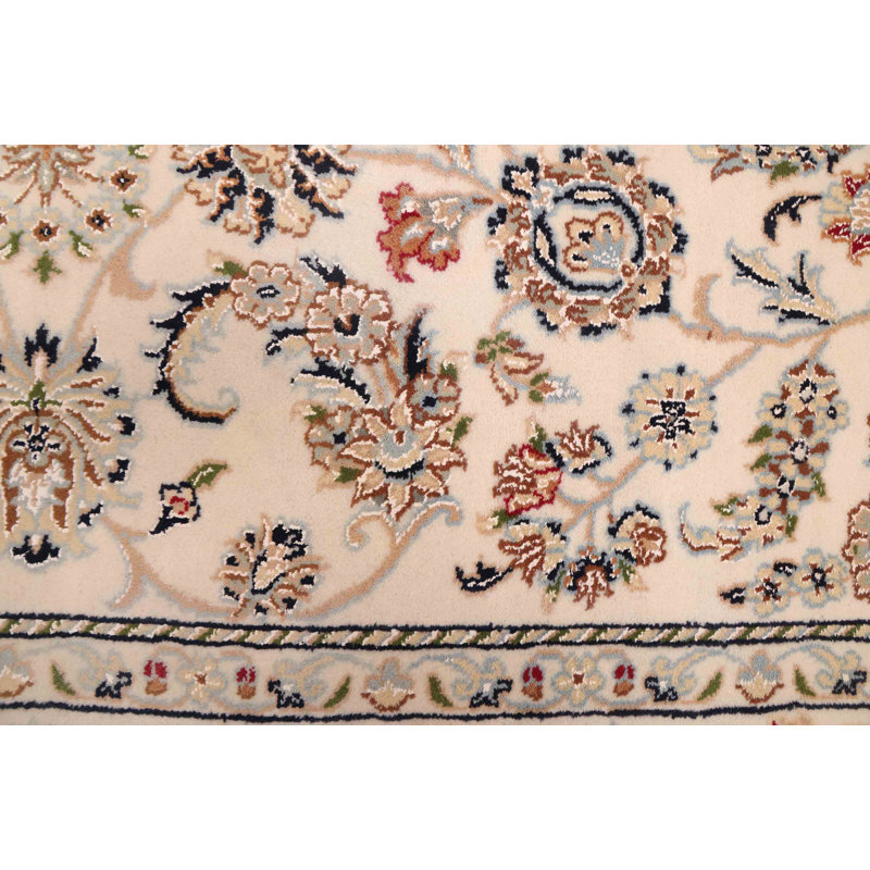Tapis crème Nain 5 pi 8 po x 5 pi 11 po