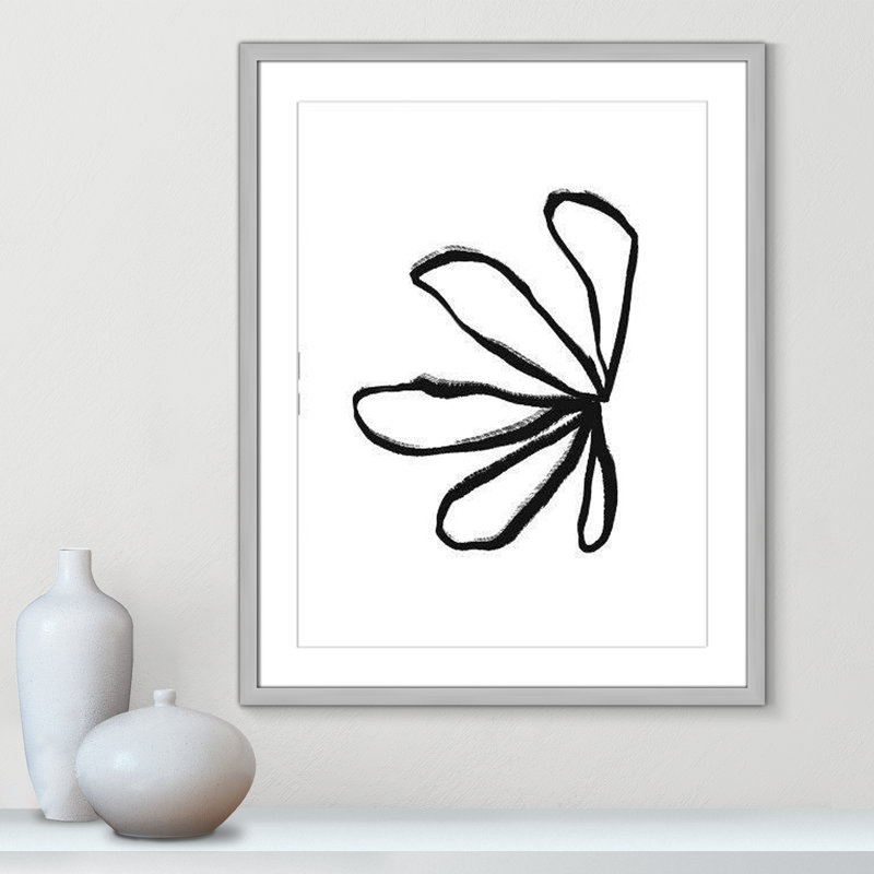 Collection de dessins au trait «Petals» par Leah Straatsma, Cadre photo argenté mat, H 29,5 po x l 23,5 po x P 1,25 po