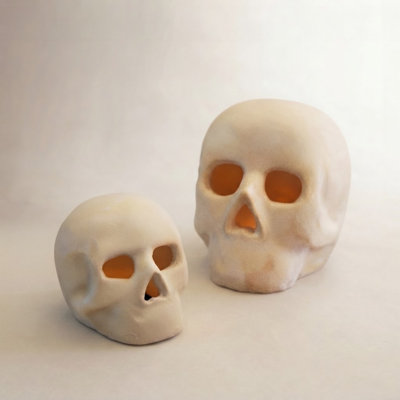 2-Piece Skull Halloween Figurine Set