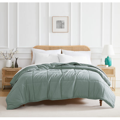 Vilano Springs ® Oversized Down Alternative Comforter with piped Edging and corner loops, Easy care