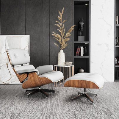 Fauteuil et repose-pieds en cuir véritable