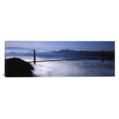 États-Unis, Californie, San Francisco, brouillard au-dessus du pont Golden Gate par Paranomic Images - Print