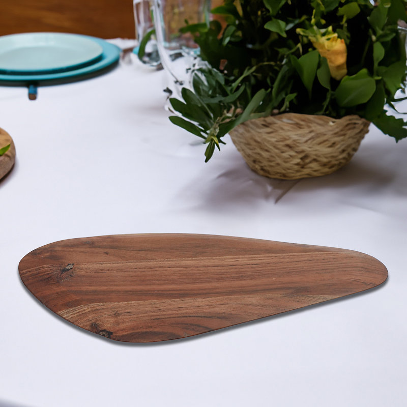 Planche de service triangulaire en bois d'acacia