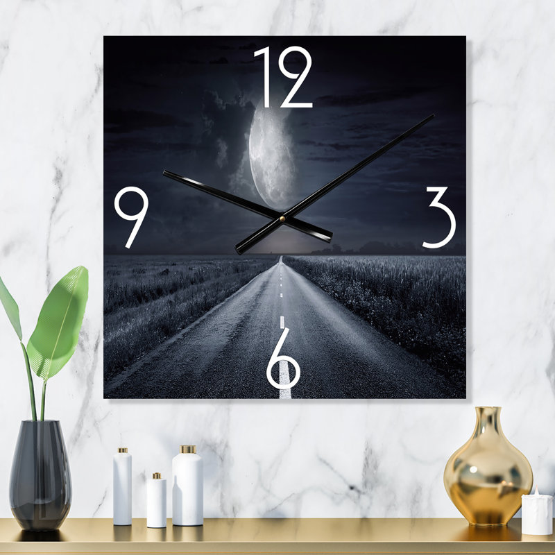 Asphalte route sous la pleine lune nuageuse III - horloge murale nautique et côtière, Moyen