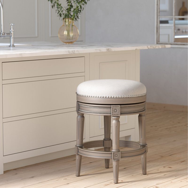 Tabouret de bar pivotant sans dossier avec finition gris patiné, fonction 360, garniture cloutée appliquée à la main, pour siège de divertissement à domicile, hauteur personnalisable, détails et repose-pieds en métal, zones parfaites