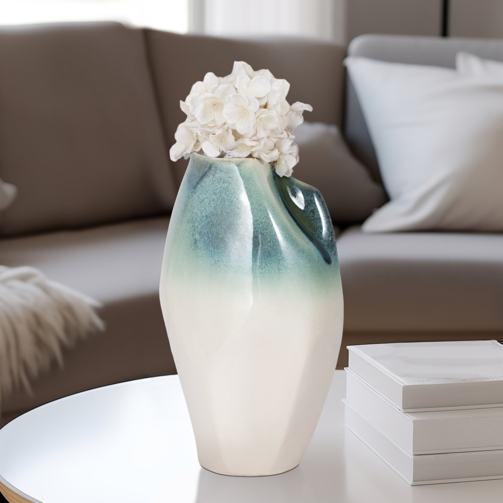 Teyen Table Vase