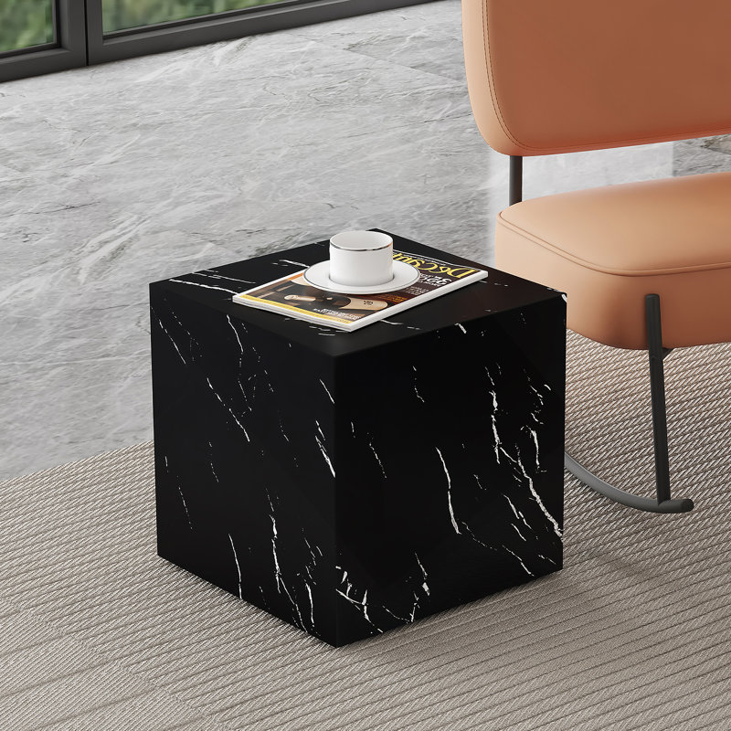 Table basse en MDF noir avec texture luxueuse, décor de salon parfait.
