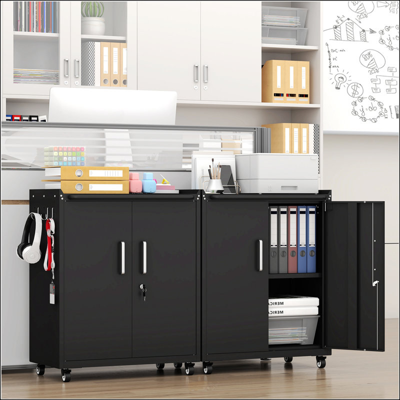Armoire de rangement métallique robuste à roulettes avec serrure, roulettes silencieuses pivotant à 360° et étagères réglables pour l'organisation du garage et de l'atelier
