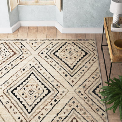 Tapis beige / noir Hennadij
