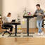 Bureau électrique debout avec 4 tiroirs sous le bureau, bureau réglable en hauteur avec prises de courant intégrées, bureau debout avec structure réversible, bureau personnel avec plateau caché pour la gestion des câbles-892312379-1002056768