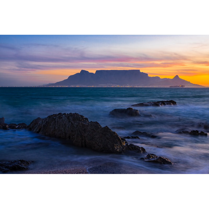«Table Mountain Sunset» par Riaan DVDb - reproduction d'art sur toile tendue, L 18 po x H 12 po