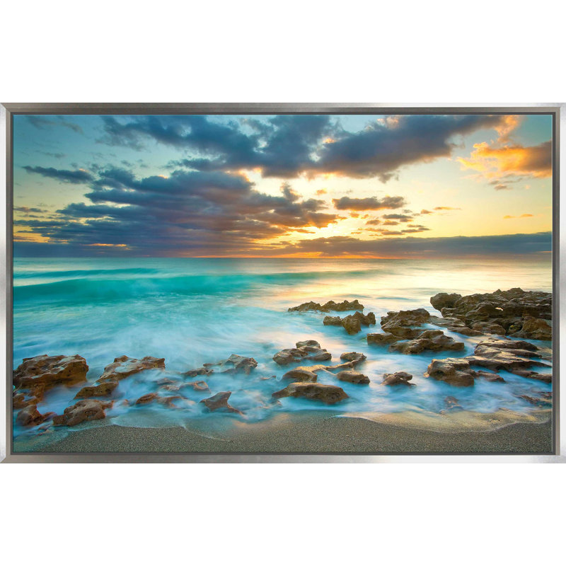 «Ocean Sunrise» par - Photographie, Cadre flottant argent, H 27,5 po x l 43,5 po x P 2 po