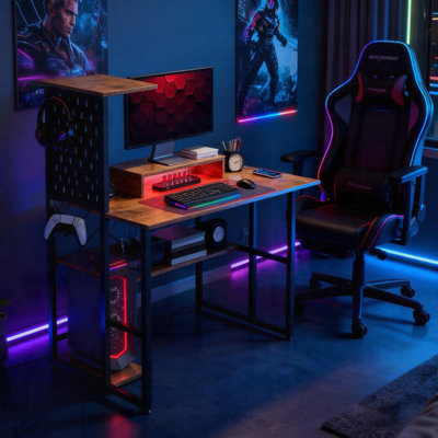 Bureau d'ordinateur avec prises de courant à DEL offrant de nombreuses options de rangement