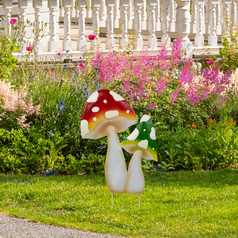 16" Red and Green Metal Mushroom Yard Stake