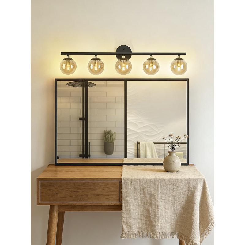 Luminaire de salle de bain 5 lumières, éclairage de salle de bain moderne noir mat et laiton doré avec abat-jour en verre sphérique, applique réglable vers le haut ou vers le bas pour miroir, applique murale