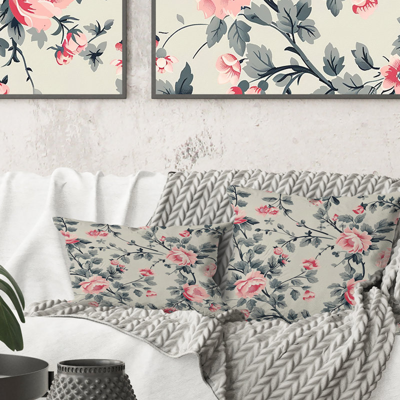 Couronne florale grise V - coussin décoratif traditionnel, H 16 po x l 16 po