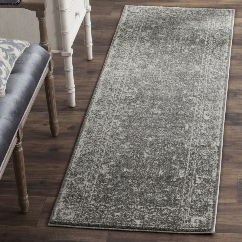 Tapis oriental gris / ivoire tissé à la machine Paschke, Tapis de couloir 2 pi 2 po x 9 pi