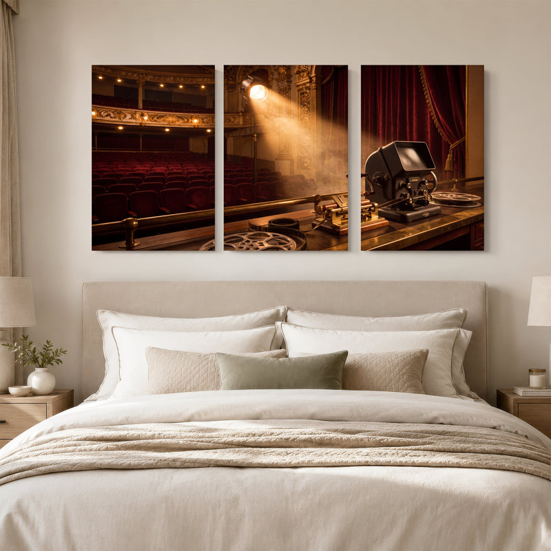 «Vintage Film Projector And Reels In Ornate Theatre», ensemble de 3 toiles, H 30 po x l 20 po x 3 pièces