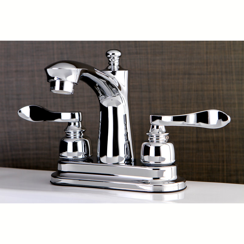 Robinet de salle de bain central à 4 poignées et 4 poignées à fixation sur le comptoir à 3 trous avec robinet escamotable en plastique Kingston Brass NuWave