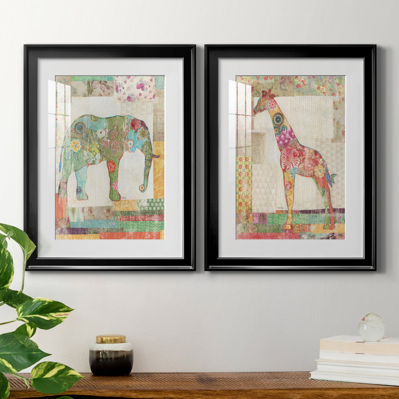 «Elephant Montage», ensemble de 2 impressions, H 22,5 po x l 61 po x P 1,5 po, H 31,5 po x l 47 po x P 1,5 po, Blanc