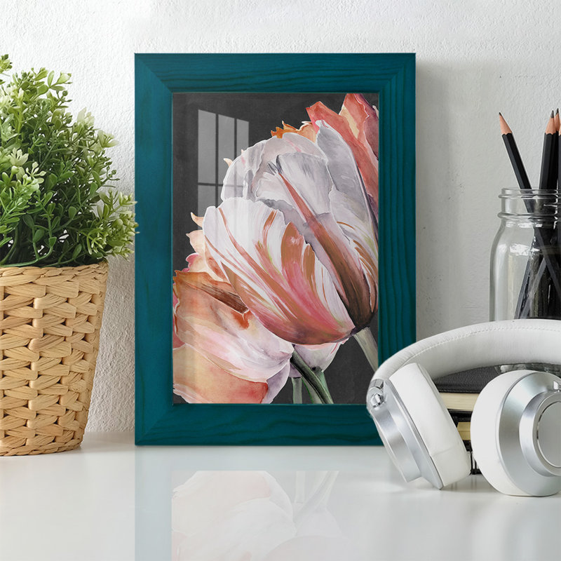 Pastel Parrot Tulips III encadré sur papier, H 8 po x l 6 po x P 1 po, Bleu