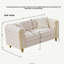 Canapé Chesterfield 2 places en velours beige capitonné, 160 cm, accoudoirs arrondis et pieds dorés