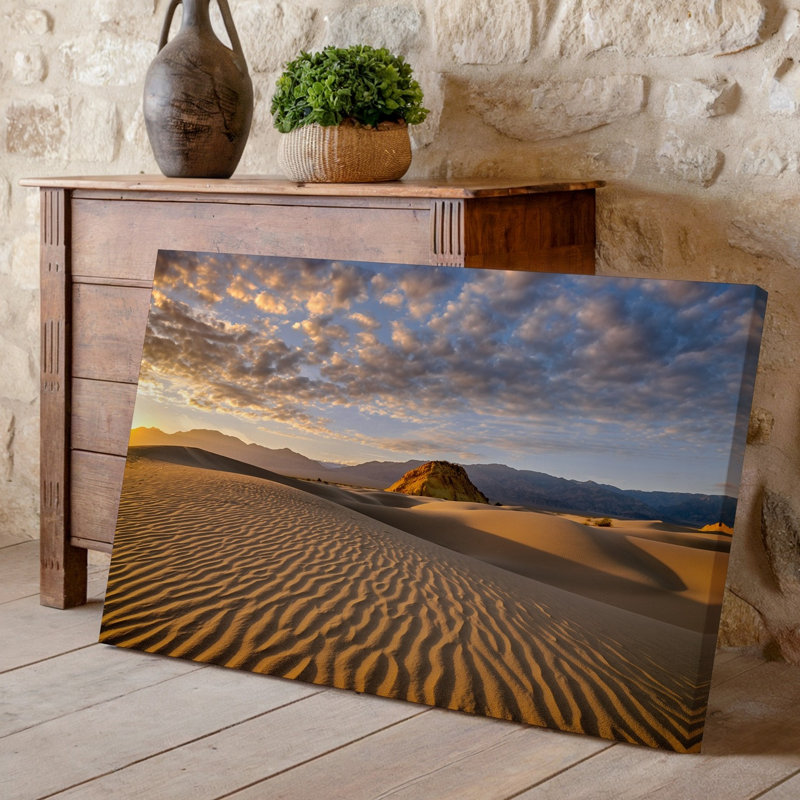 Toile, "Un vaste paysage désertique au coucher du soleil avec dunes de sable ondulées", art mural sur toile, H 9 po x l 12 po