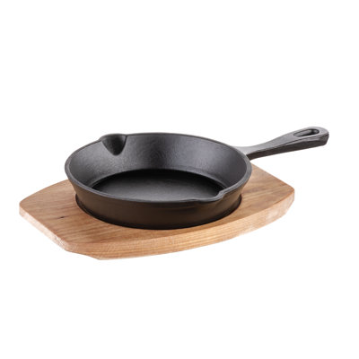 Gusseisenpfanne 16 Cm Mit Stiel Auf Holztray