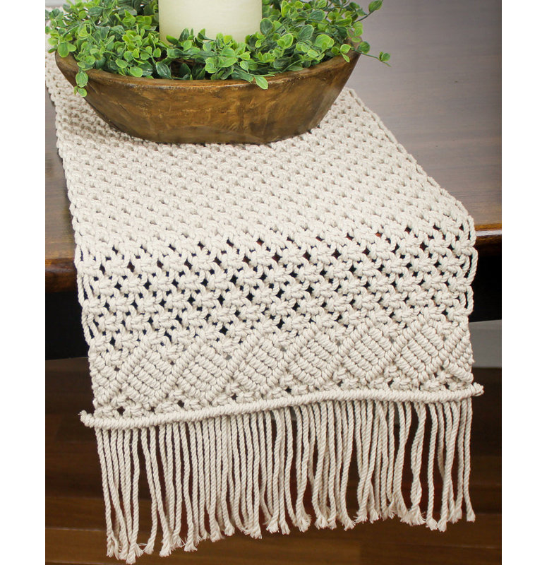 Arsula Runner Yarn Table Runnner, White