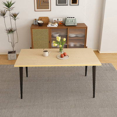Table de salle à manger moderne de 63 pouces, plateau de table en bois et pieds en fer résistant à la rouille, table de cuisine rectangulaire pour 6 à 8 personnes, design industriel rustique pour la salle à manger, patio (table seulement)