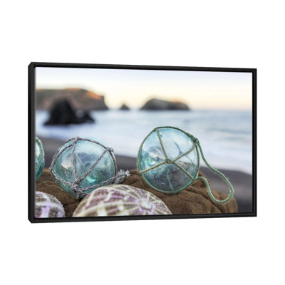 «Crescent Beach Shells» par Alan Blaustein, reproduction sur toile tendue sur châssis