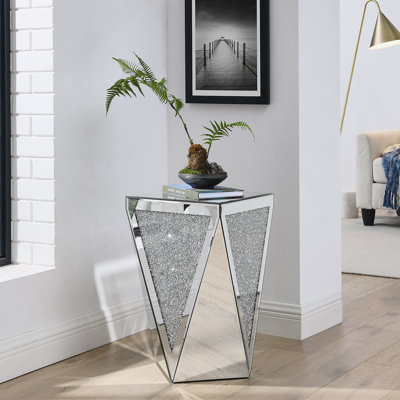 Table basse inversée à miroir triangulaire avec incrustation de diamant en cristal, idéale pour les salons et les chambres à coucher, peu encombrante et élégante