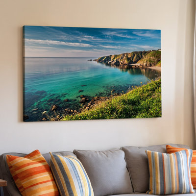 Toile, "Un paysage côtier serein avec une baie tranquille entourée d'art mural, Falaises escarpées avec des eaux turquoise claires", art mural