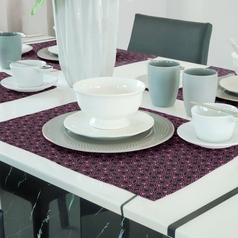 Napperon en treillis hexagonal alternatif de 18 po, Rose / Noir