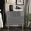 Table de chevet en gris
