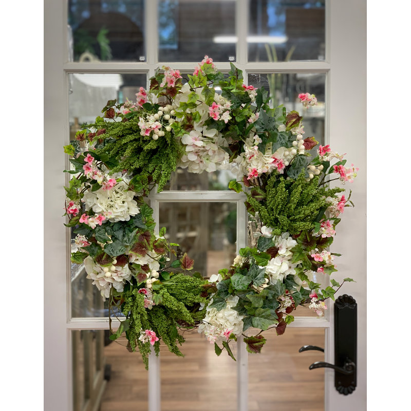 28'' Wreath with Hydrangea and Ivy