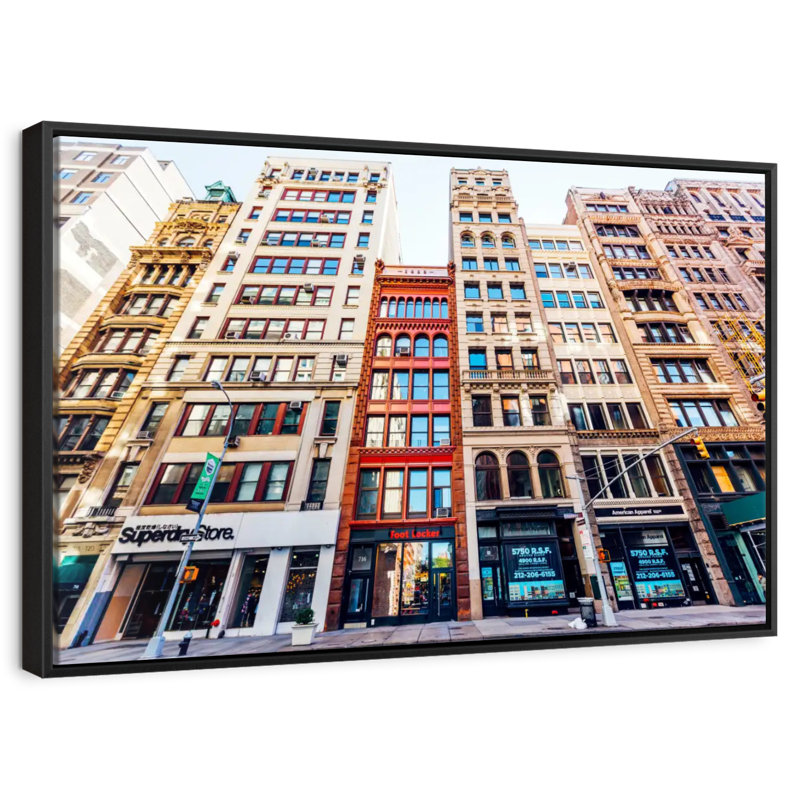 Bâtiments à Tribeca, 46 po x 31 po, Cadre flottant noir