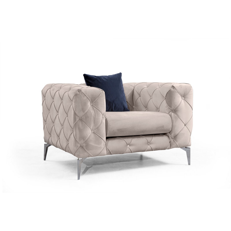 Fauteuil à oreilles moderne avec pieds en métal chromé, tissu écru, | Structure en bois de hêtre et en carton, 100% polyester, housse de coussin amovible, coussin inclus | Élégant et confortable pour la décoration de la maison ou de l'hôtel