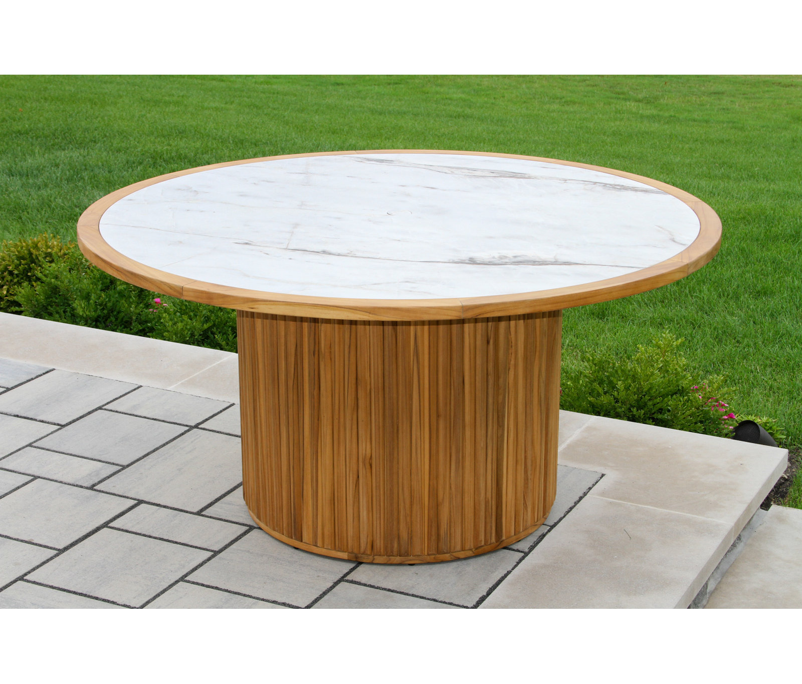 Round Fluted Orobico Sintered Stone Dining Table, White