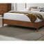 Grand lit de style Mid-Century moderne, tête de lit Boucle en noyer et beige, structure en bois massif, pieds fuselés ronds, lit compatible avec matelas de conception, couleur, panneau de placage en tissu, prêt
