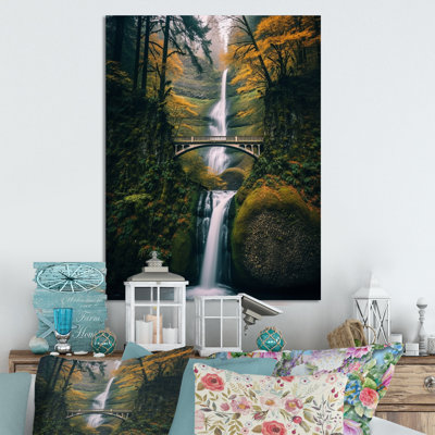 " Oregon Multnomah Falls Scenery "