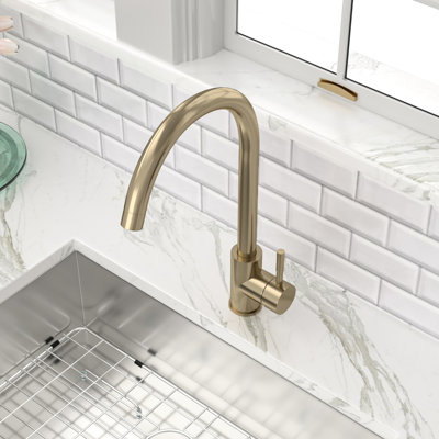 Robinet de cuisine simple en or, bec arqué à 360 degrés, construction en acier inoxydable 304, terni et antirouille, facile à utiliser pour le nettoyage, fonction de fuite de la cartouche en céramique, tuyaux d'eau inclus