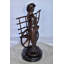 Statue en cuir de cowboy d'Ethelann debout près de sa voiture, taille: 12 po x 8 po x H 23 po