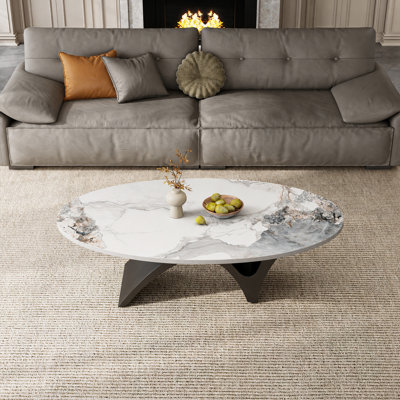 Table basse ovale moderne de 125 cm (49,2 po), plateau en pierre frittée imitation marbre, piètement minimaliste en métal sculptural, montage facile