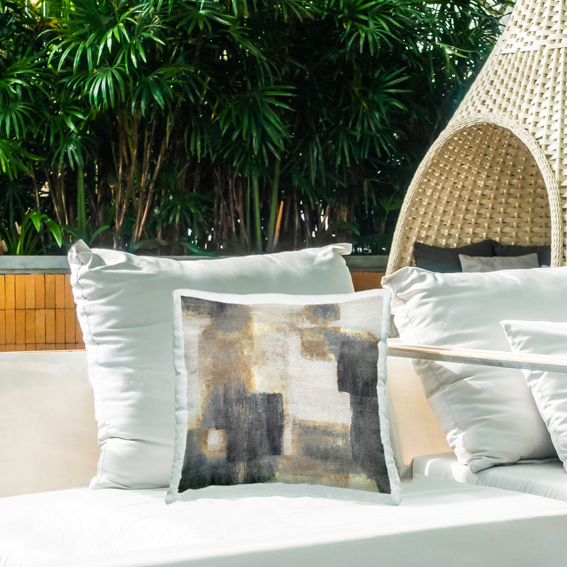Coussin d'extérieur Rustic Paint Strokes with Glam Undertones, design par Hannah Dawson