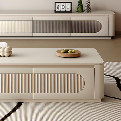 Table basse de style crème avec coins arrondis