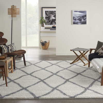 Tapis géométrique ivoire en polypropylène tissé à la machine