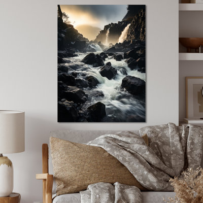 Chute d'eau majestueuse, art mural en métal